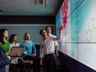 大型ディスカッションテーブルのモバイル連携およびモバイルアプリケーション